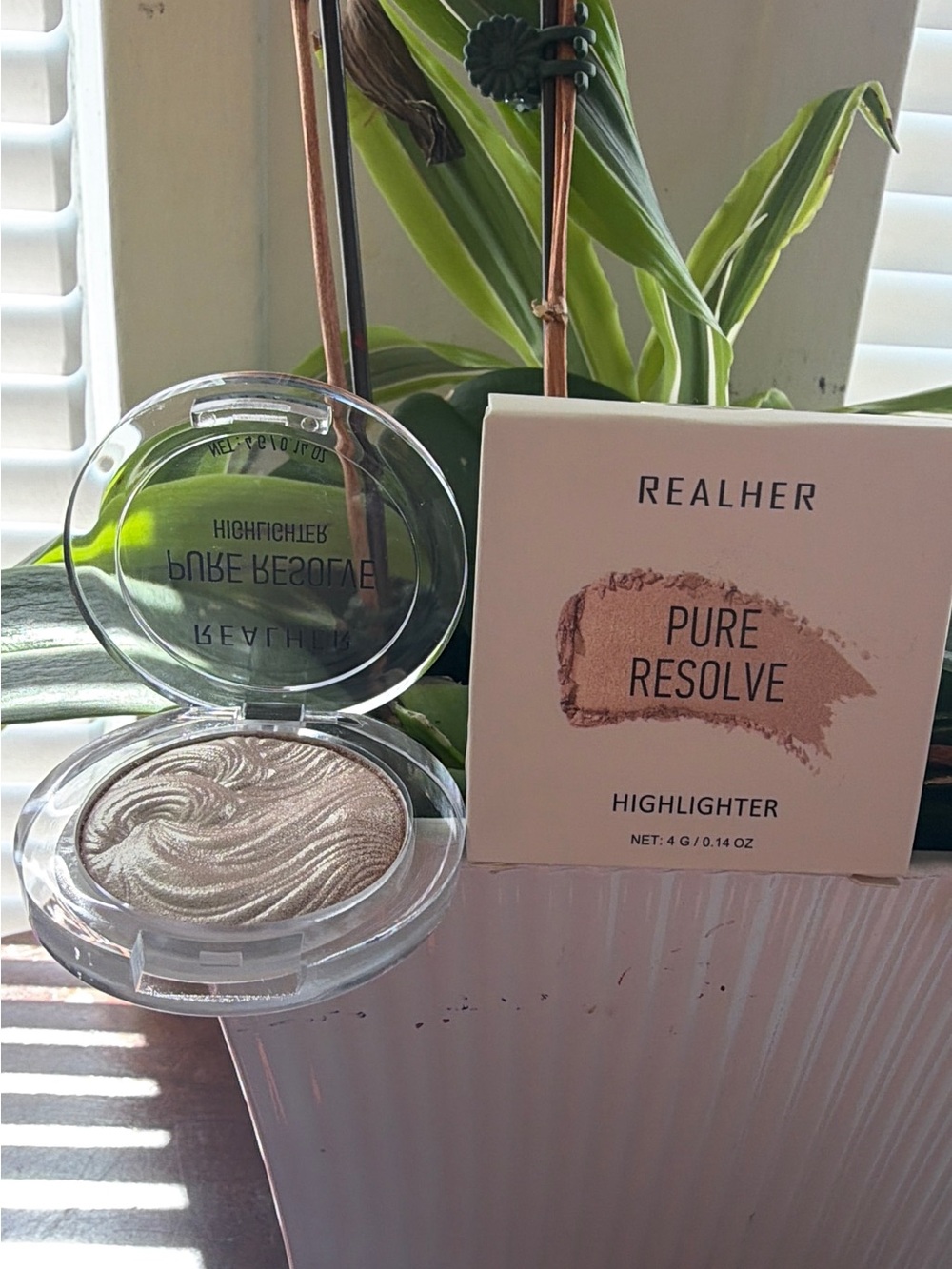 RealHer Pure Resolve Highlighter - Champagne Glow
